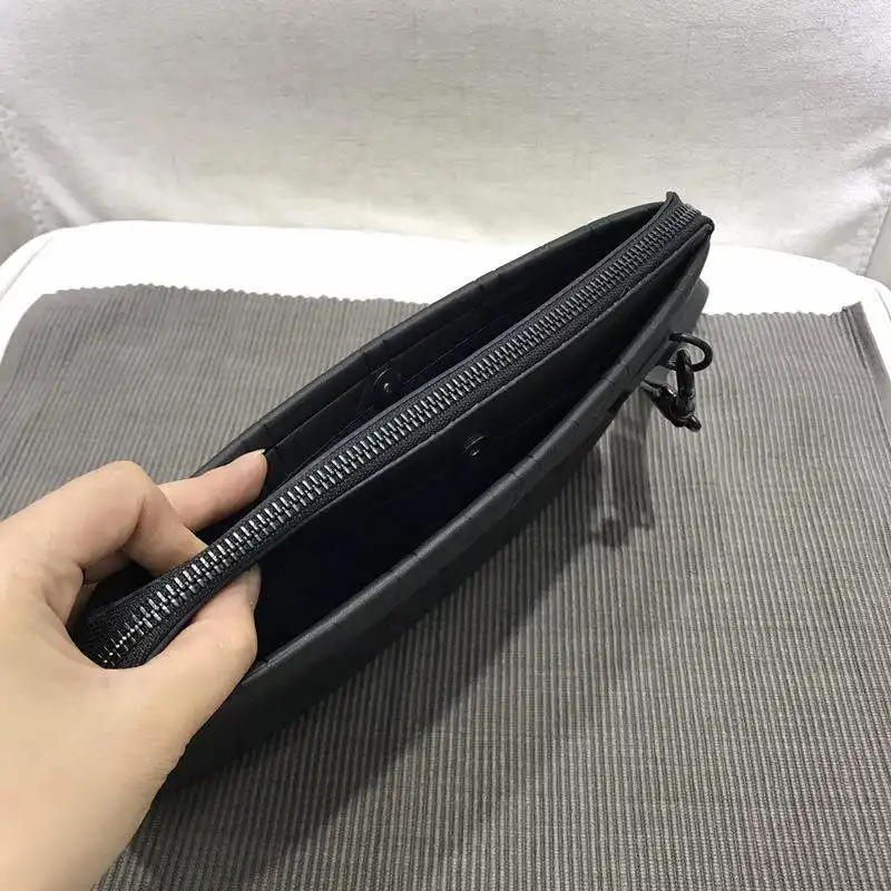 G*u*i bags 1917m0060