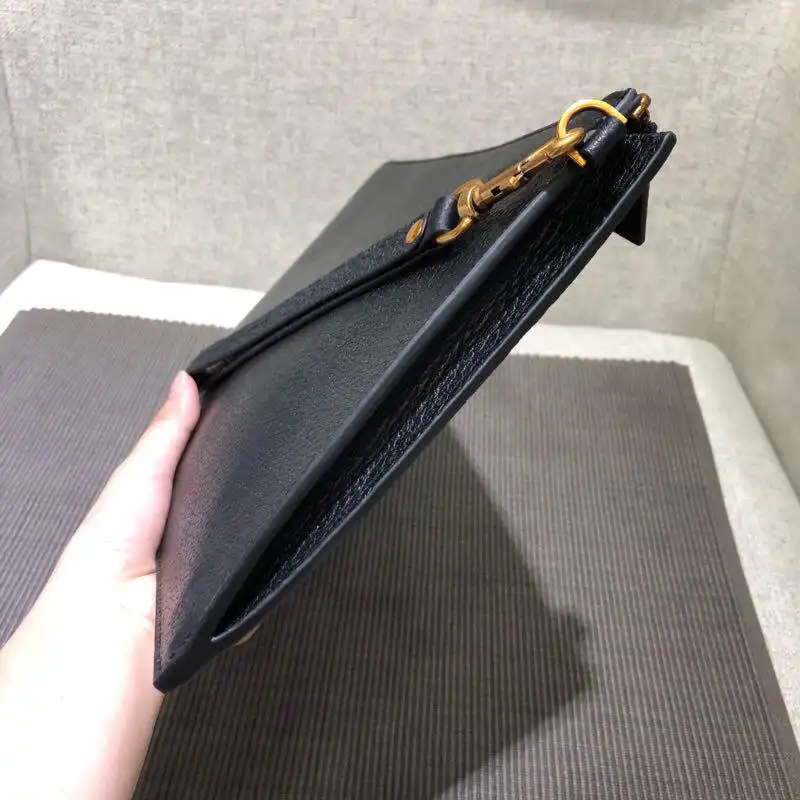 G*u*i bags 1917m0062