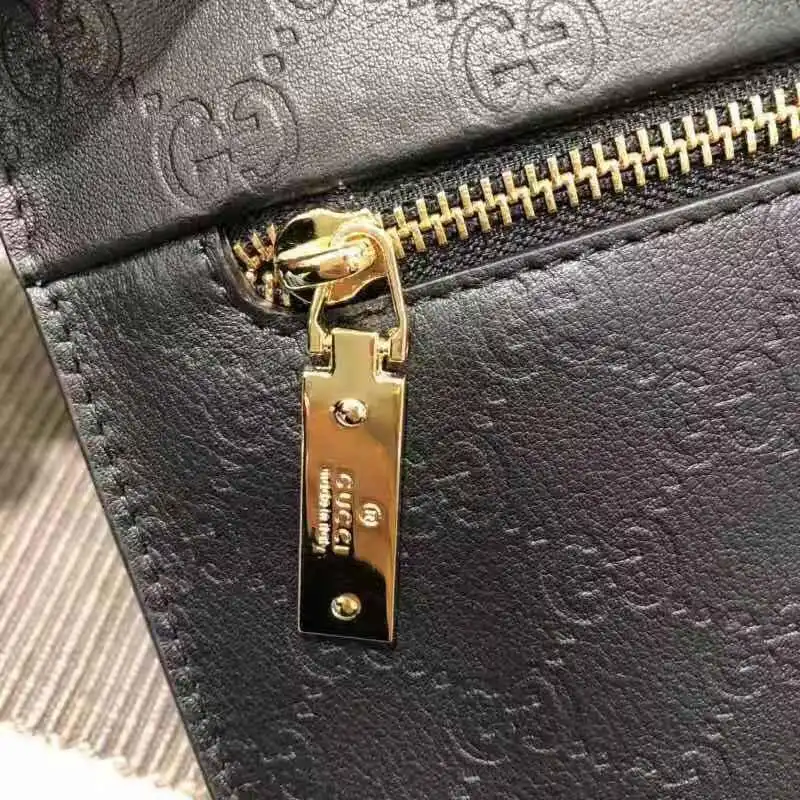 G*u*i bags 1917m0063