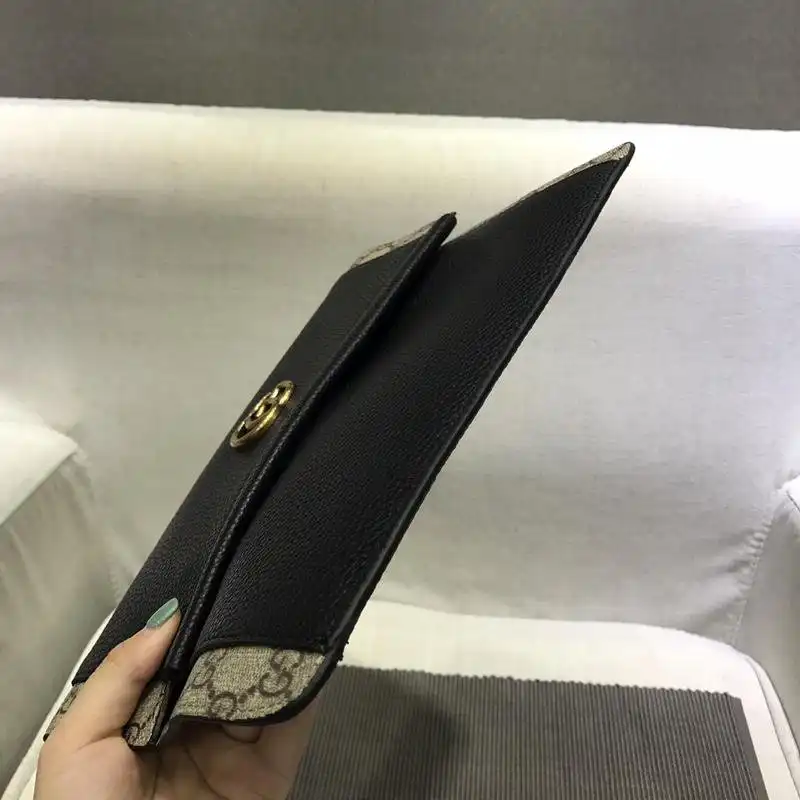 G*u*i bags 1917m0064