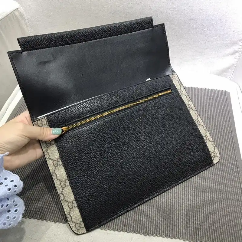 G*u*i bags 1917m0064