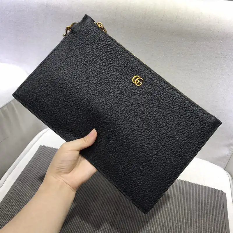 G*u*i bags 1917m0065