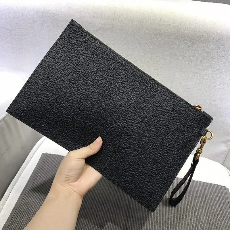 G*u*i bags 1917m0065