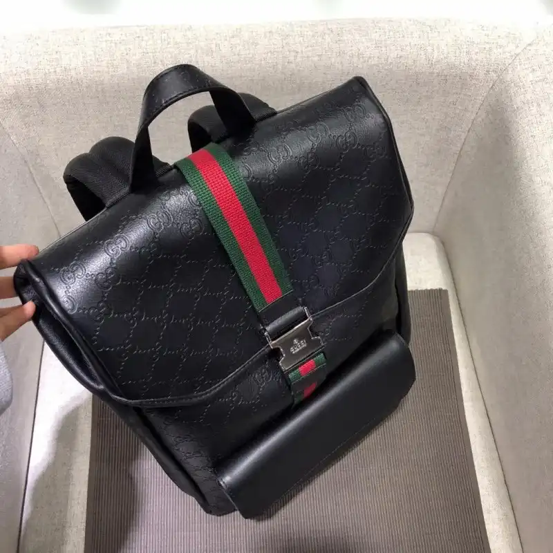 G*u*i bags 1917m0068