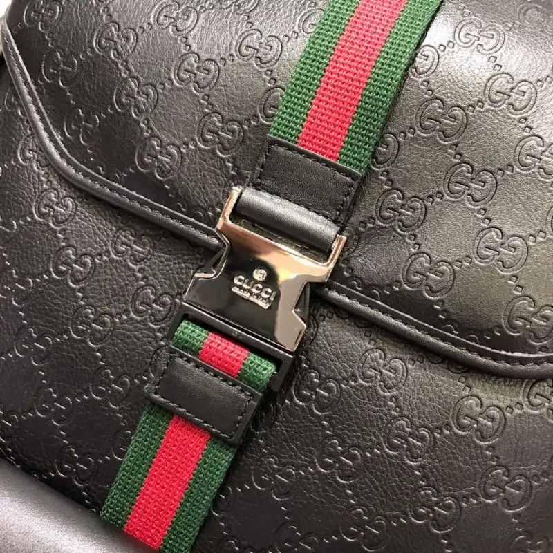 G*u*i bags 1917m0068