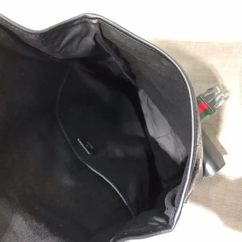 G*u*i bags 1917m0068