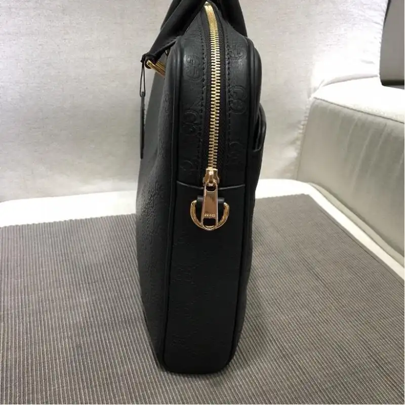 G*u*i bags 1917m0070