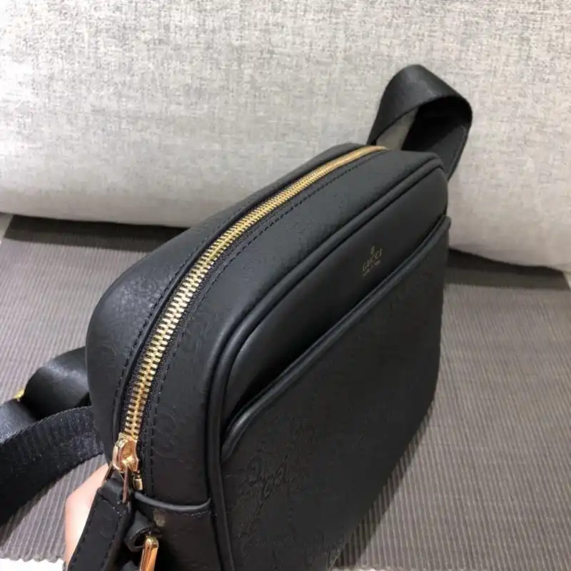 G*u*i bags 1917m0071