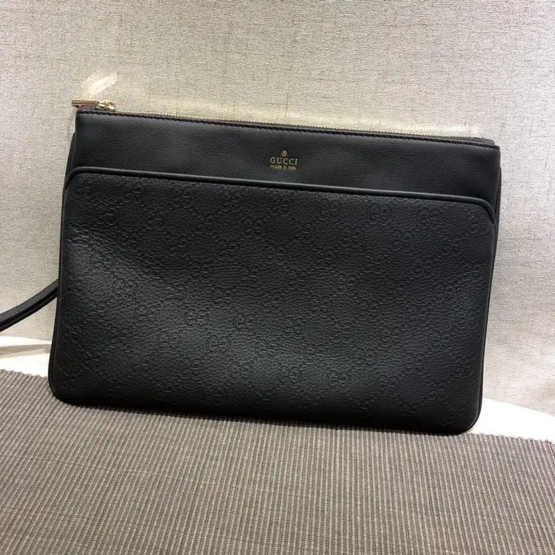 G*u*i bags 1917m0074
