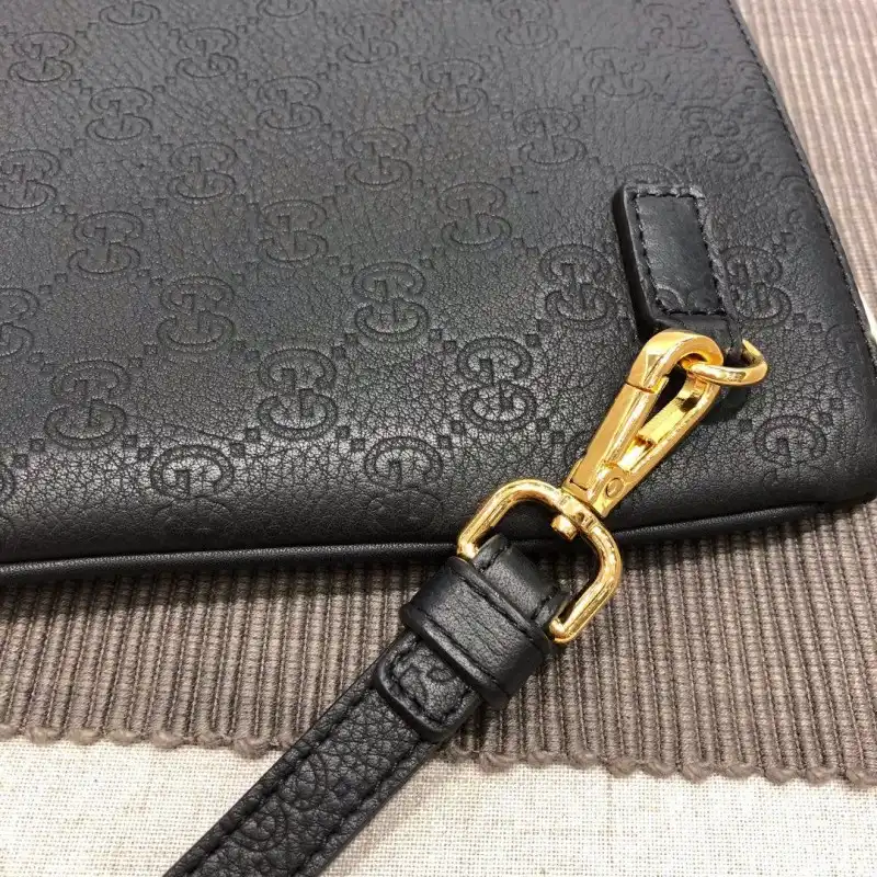 G*u*i bags 1917m0074