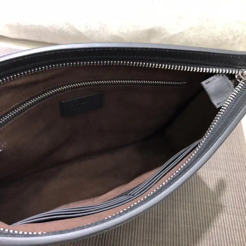 G*u*i bags 1917m0076