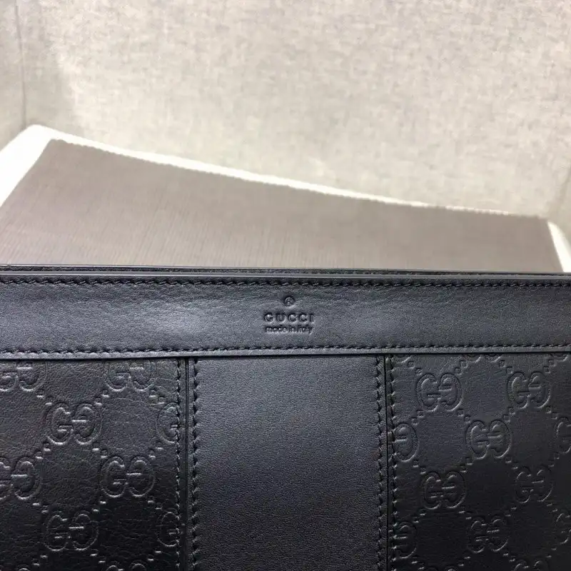 G*u*i bags 1917m0079