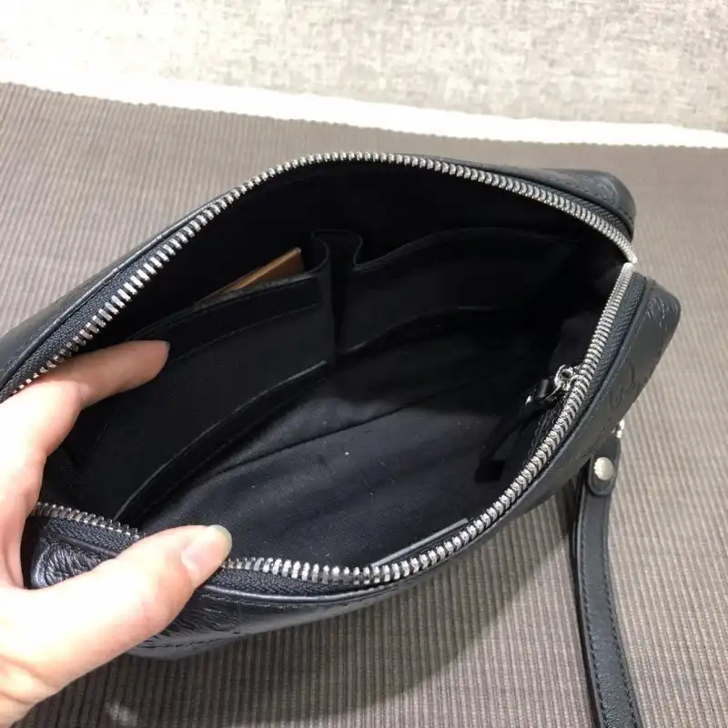 G*u*i bags 1917m0080