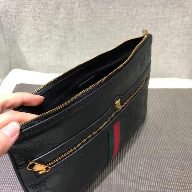 G*u*i bags 1917m0081