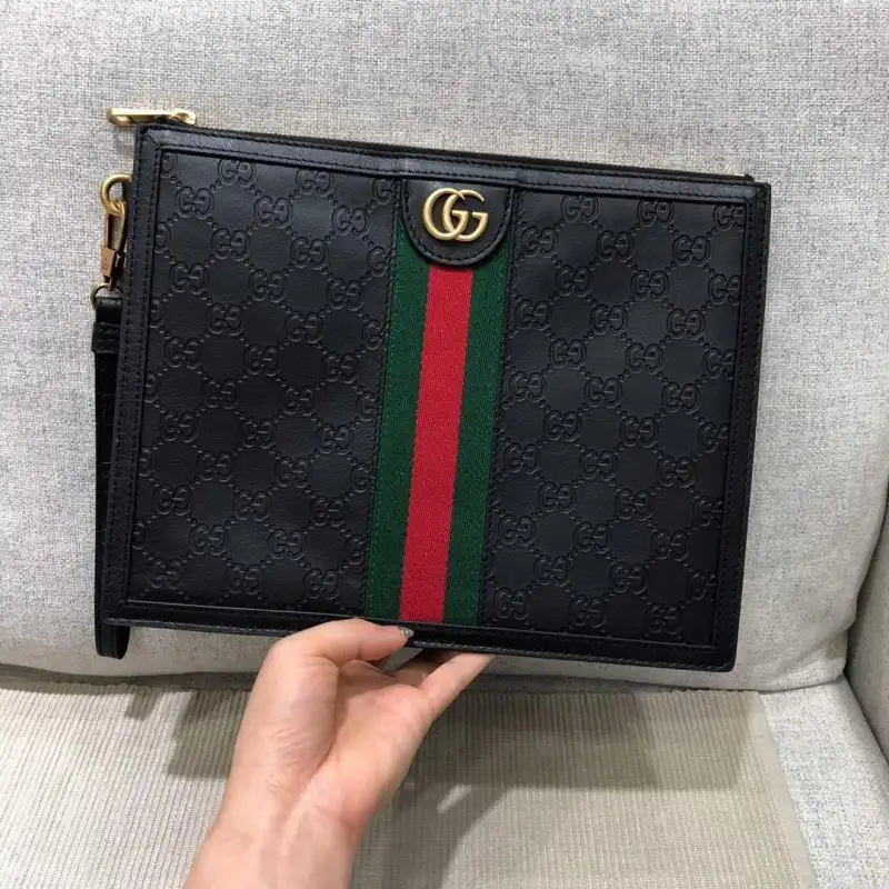 G*u*i bags 1917m0146