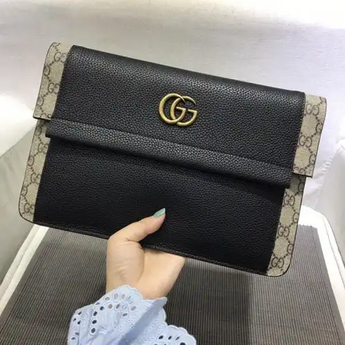 G*u*i bags 1917m0064