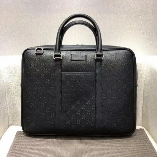 G*u*i bags 1917m0067