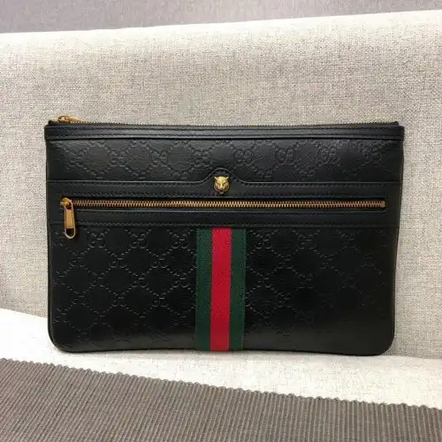 G*u*i bags 1917m0081