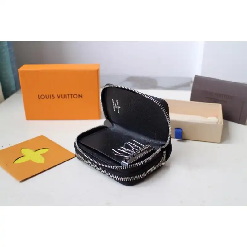 LV Bags 19B570081
