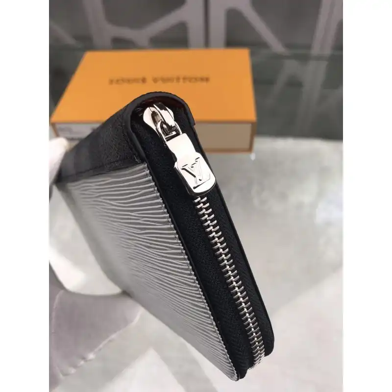 LV Bags 19B570181