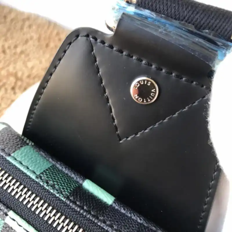 LV Bags 19B570281