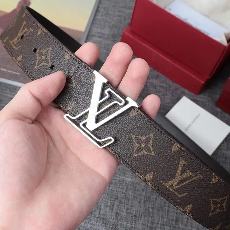 LV s Belte 19xf0097
