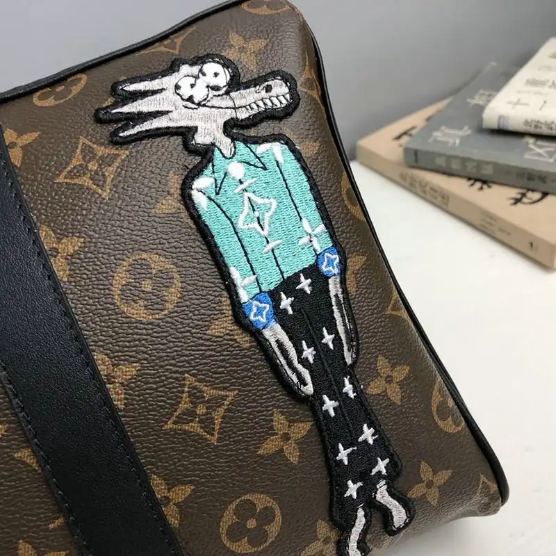 LV Bags 2010B570010