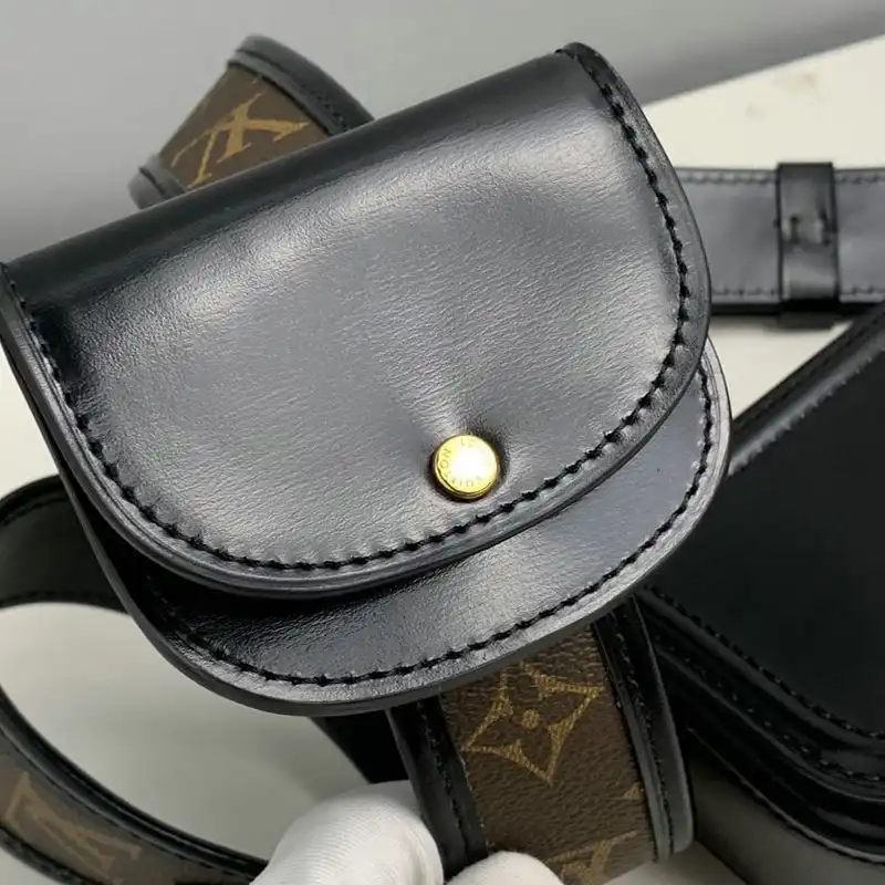 LV Bags 2010B570032