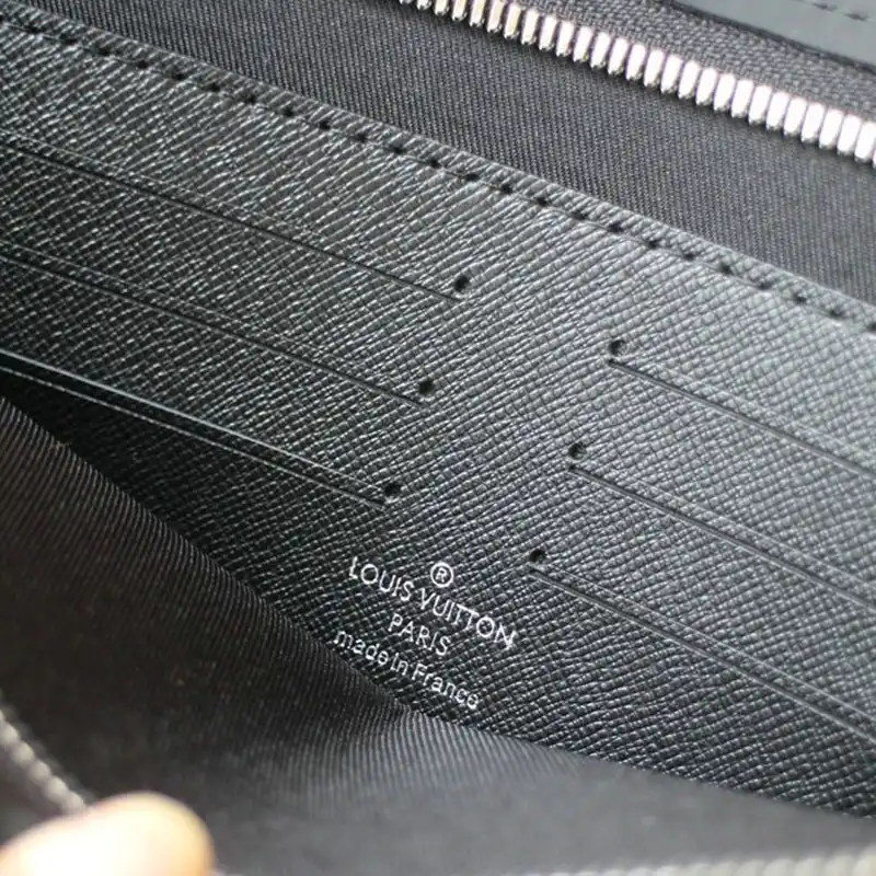 LV Bags 2010B570035