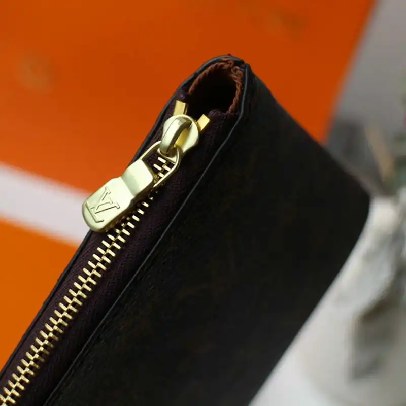 LV Bags 2010B570044