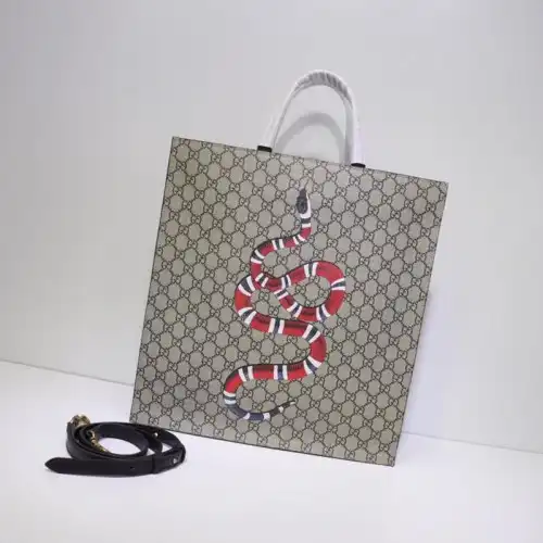 G*u*i tote bags 19gm0007