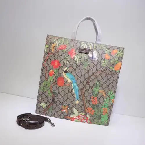 G*u*i tote bags 19gm0009
