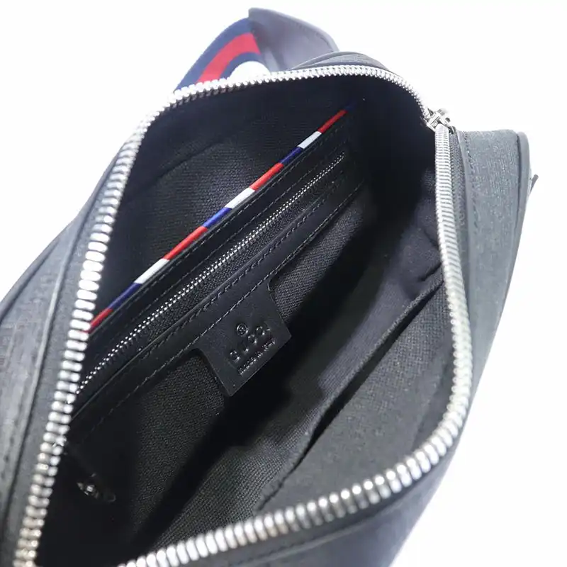 G*u*i belt bags 19gm0017