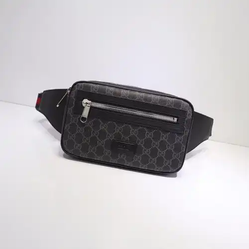 G*u*i belt bags 19gm0018