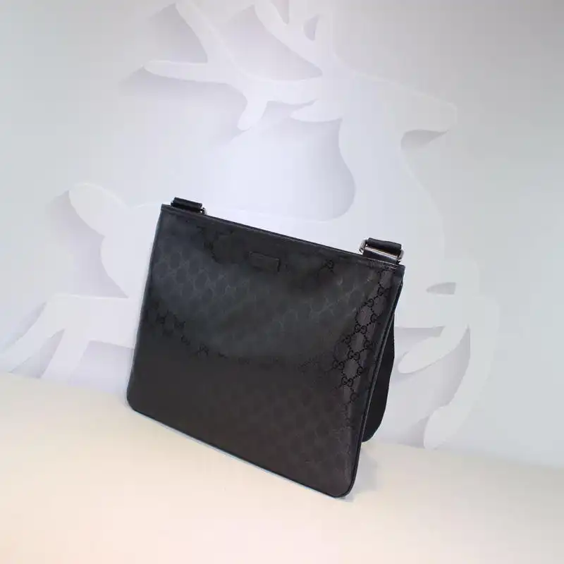 G*u*i messenger bags 19gm0031