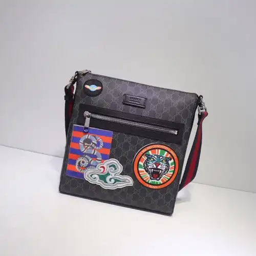 G*u*i crossbody bag 19gm0043