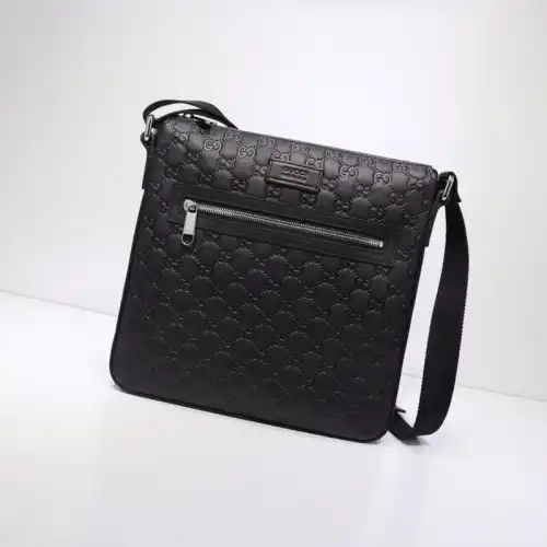 G*u*i crossbody bag 19gm0048