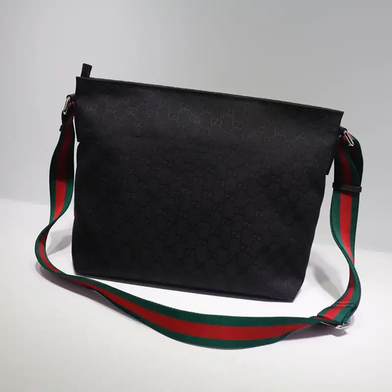 G*u*i crossbody bag 19gm0058
