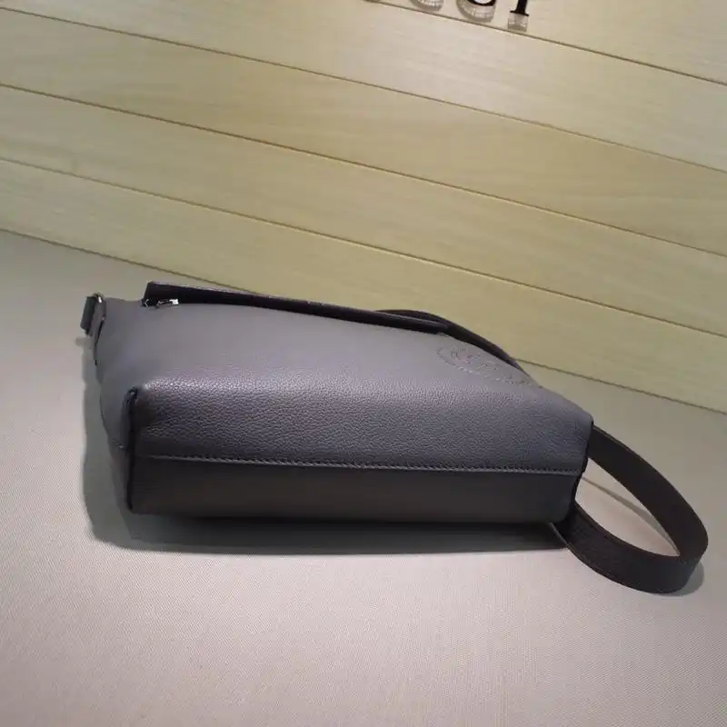 G*u*i crossbody bag 19gm0062