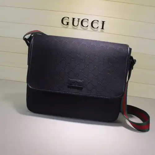 G*u*i messenger bags 19gm0063