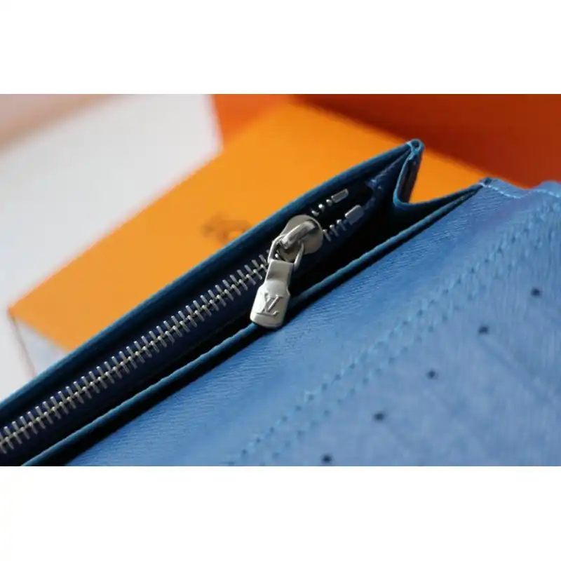 LV Bags 205B570006