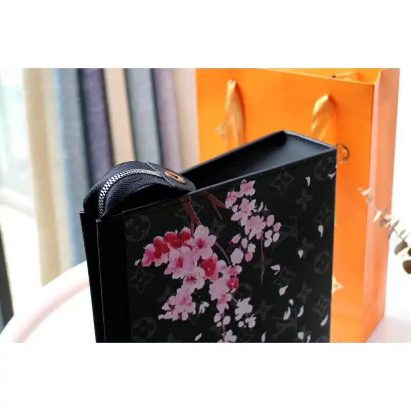 LV Bags 205B570008