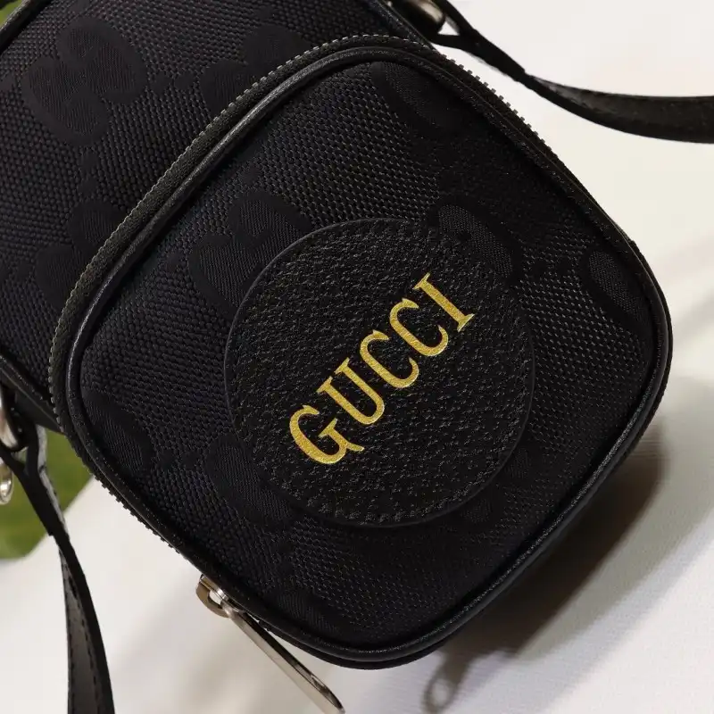 G*u*i s bags 2108dj0022