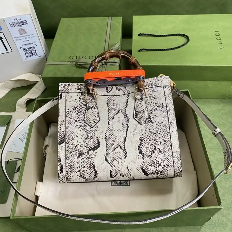 G*u*i s bags 2108ya0018