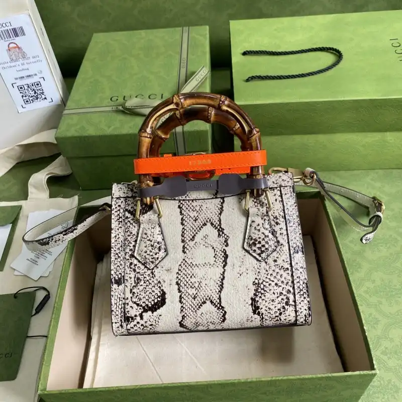 G*u*i s bags 2108ya0019