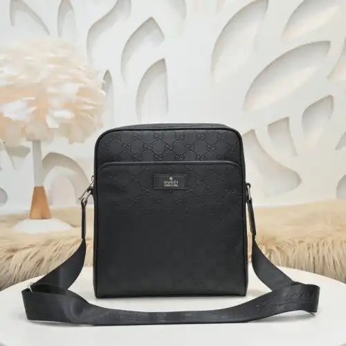 G*u*i s bags 2110yz0021