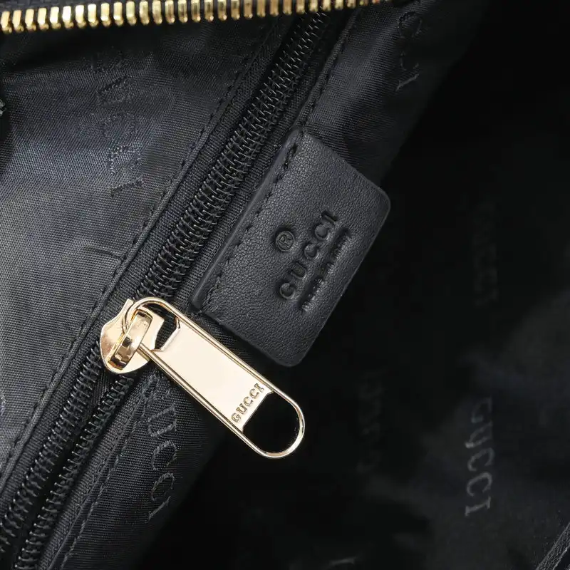G*u*i s bags 2110yz0021
