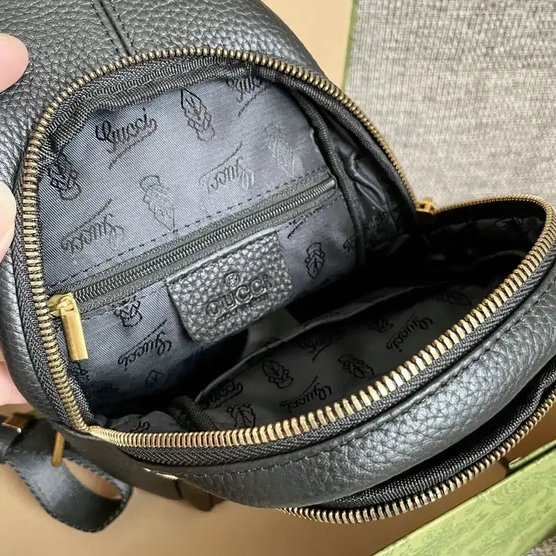 G*u*i s bags 2110yz0037