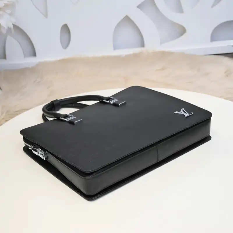 LV Bags 2111YZ0055