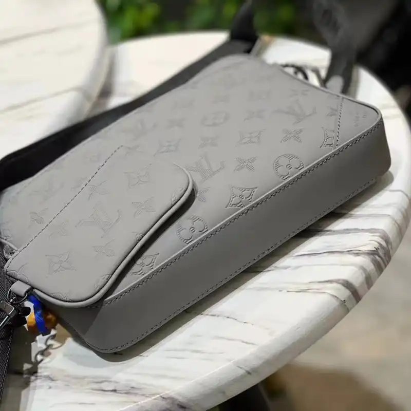 LV Bag 2204HT0015